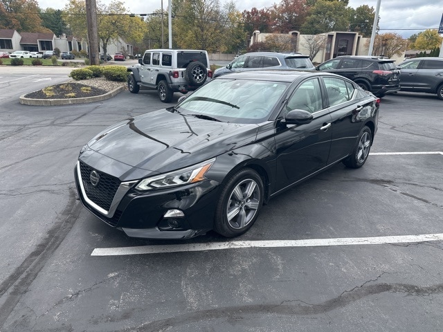 2022 Nissan Altima SL's photo