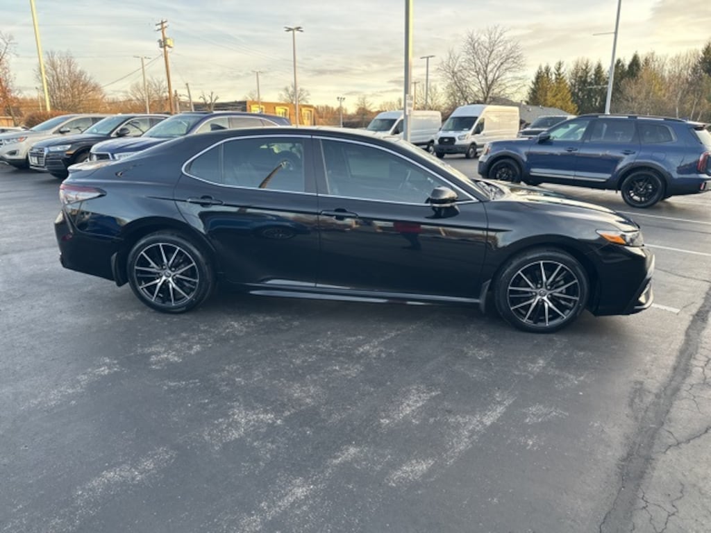 Used 2022 Toyota Camry SE Sedan