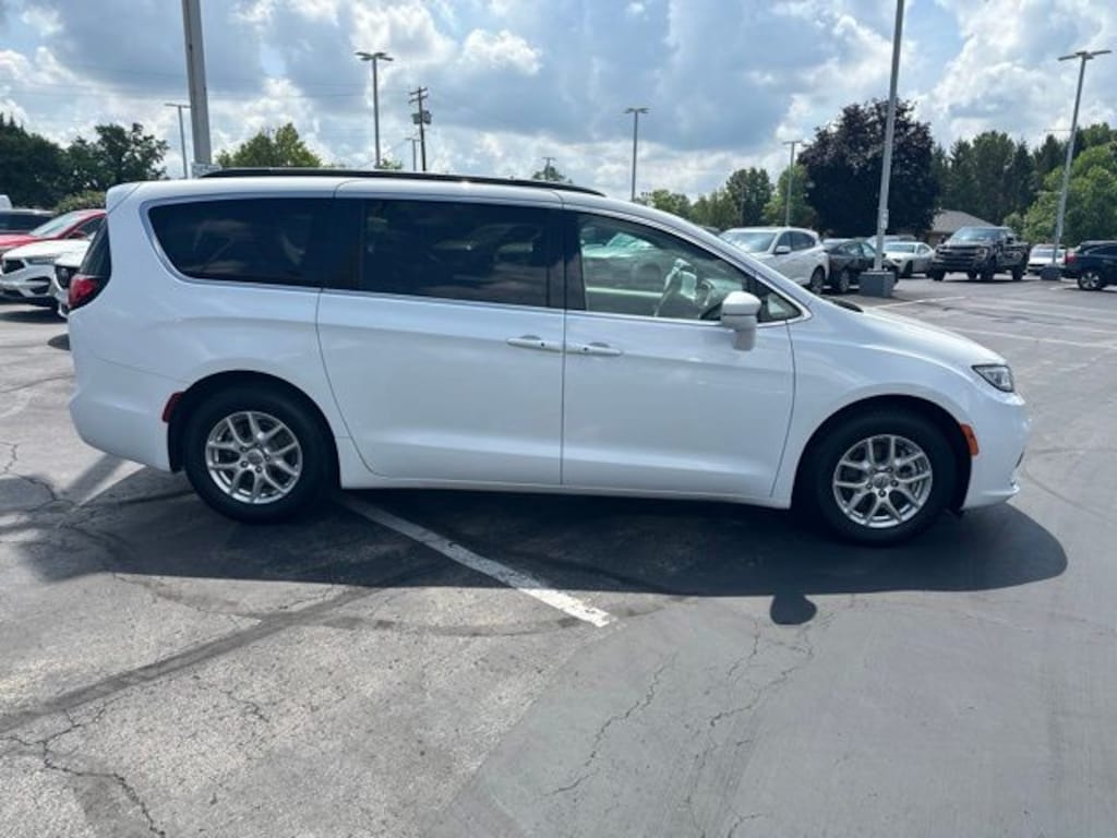 Used 2022 Chrysler Pacifica Touring L Van Passenger Van