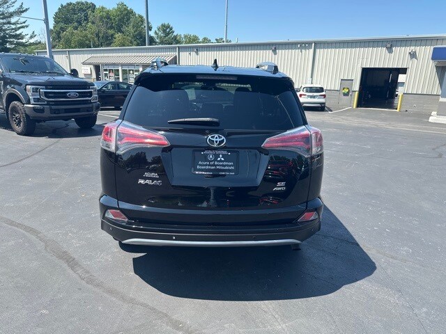2017 Toyota RAV4 SE photo 4