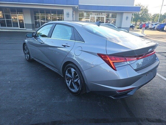 2023 Hyundai Elantra Limited photo 3