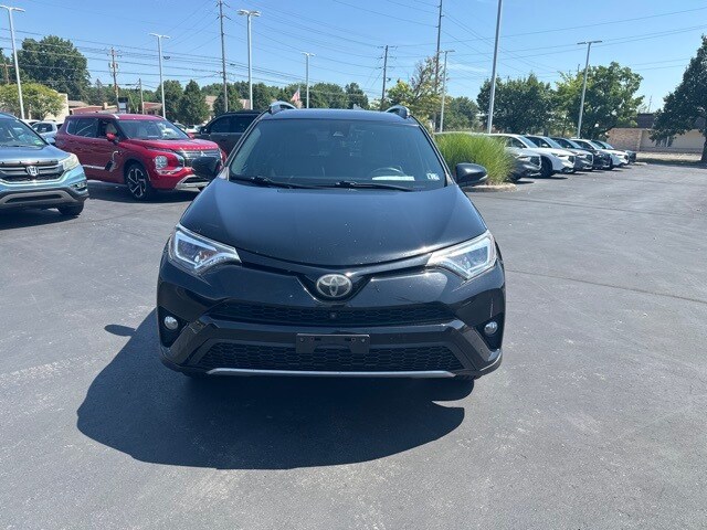 2017 Toyota RAV4 SE photo 2
