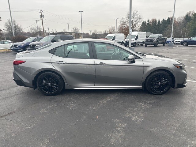 2025 Toyota Camry SE photo 3