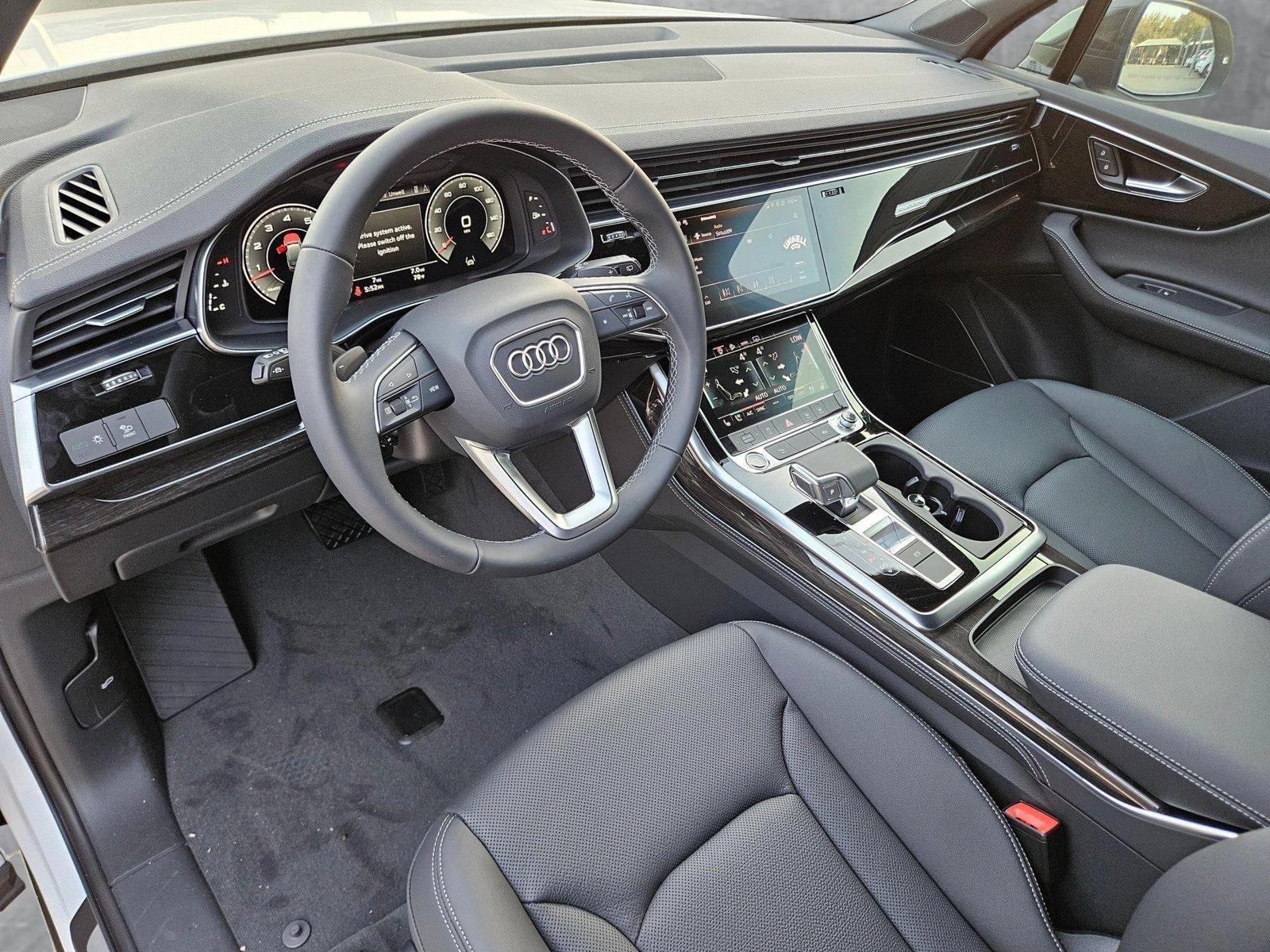 2025 Audi Q7 55 Premium Plus photo 3