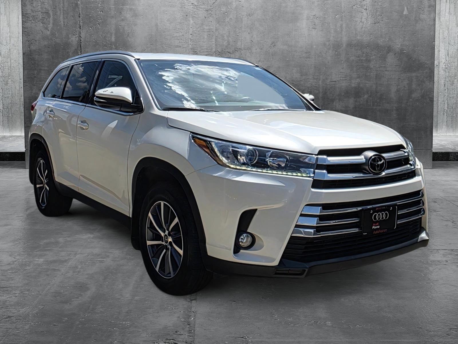 2019 Toyota Highlander SE photo 3