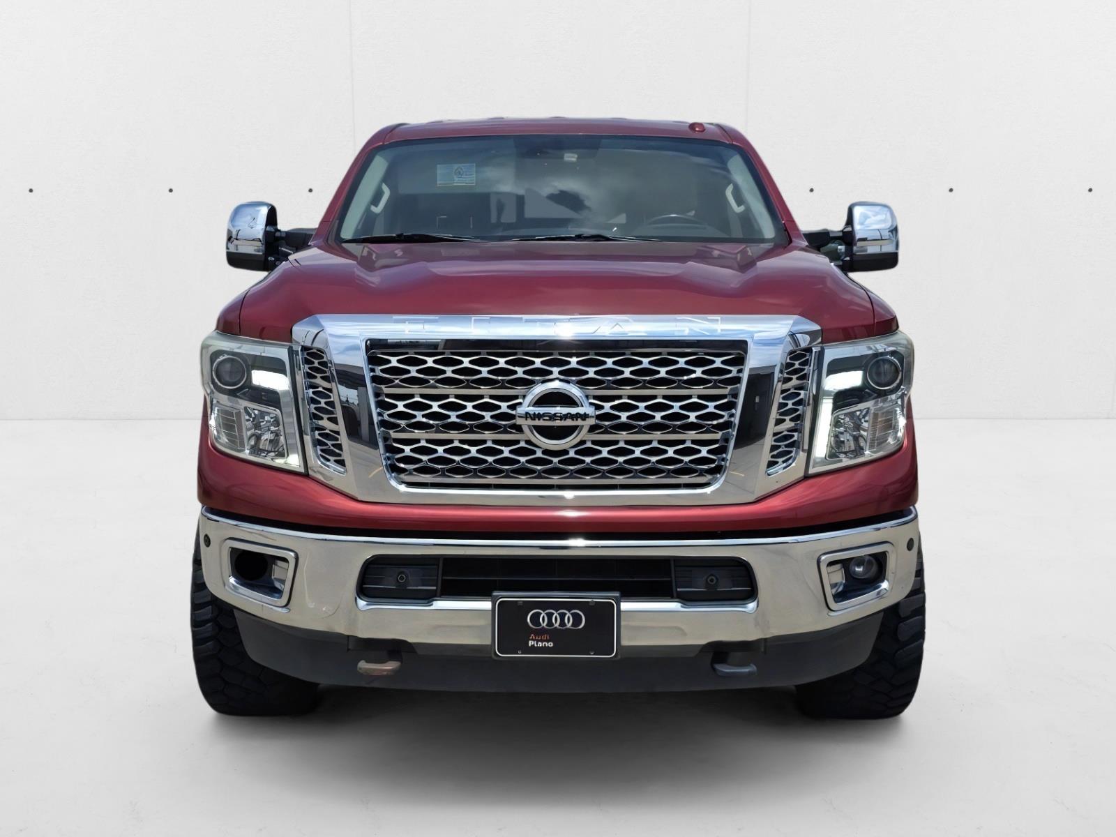 2017 Nissan Titan SL Crew Cab photo 2