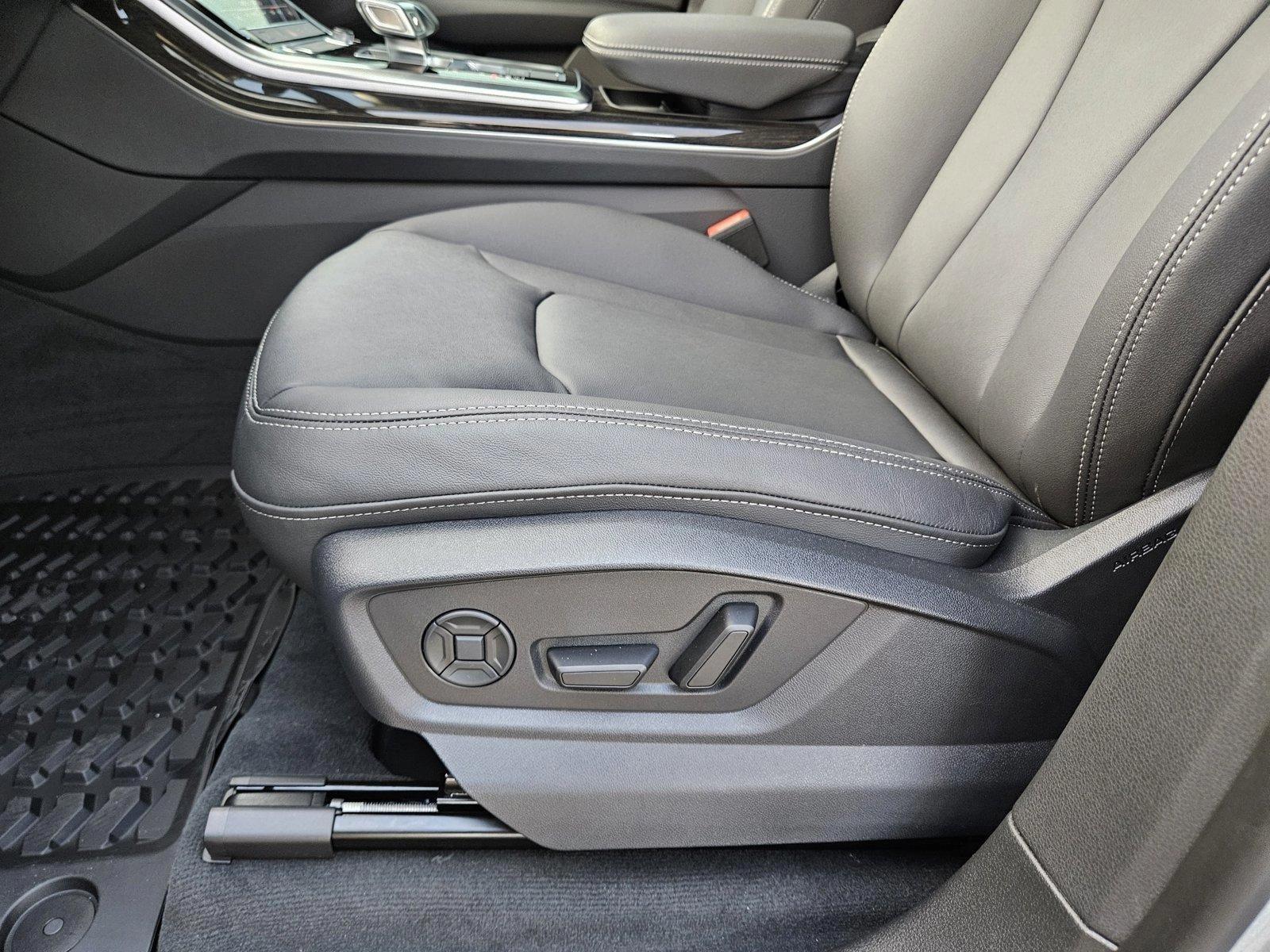 2025 Audi Q8 55 Premium photo 4