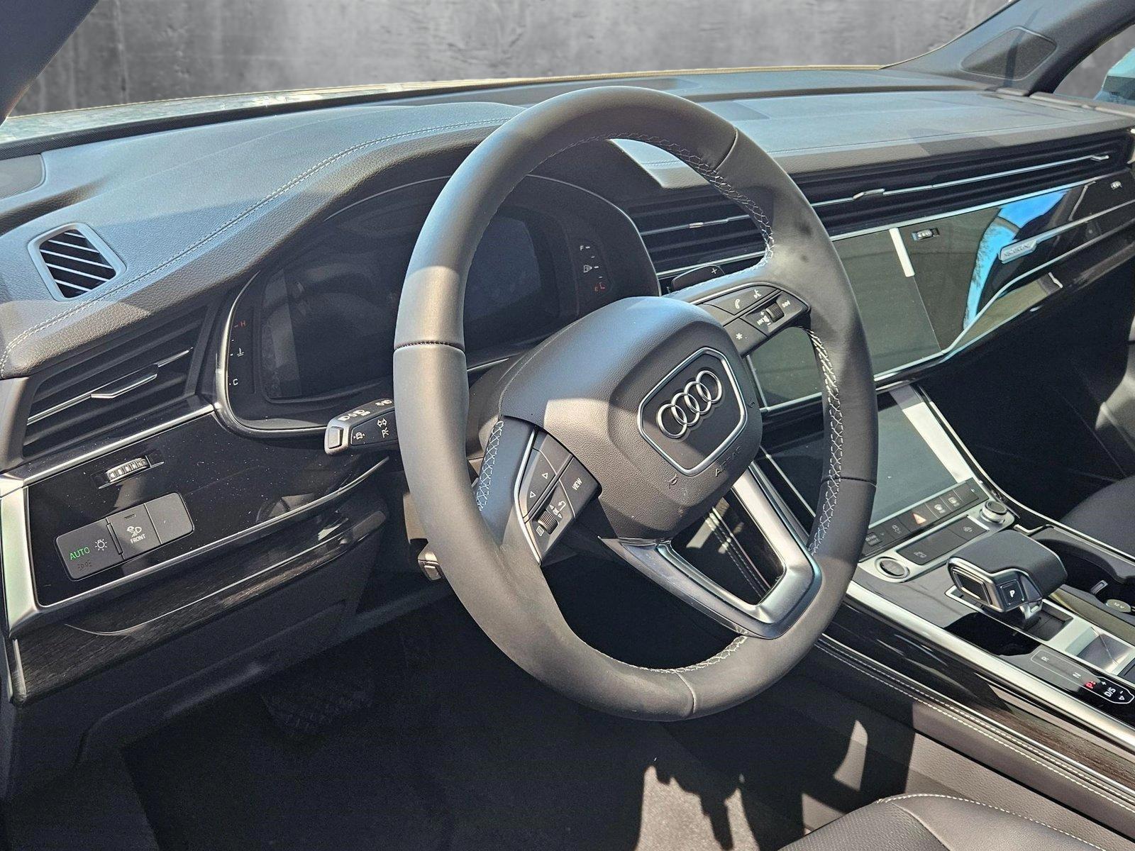 2025 Audi Q7 55 Premium Plus photo 3