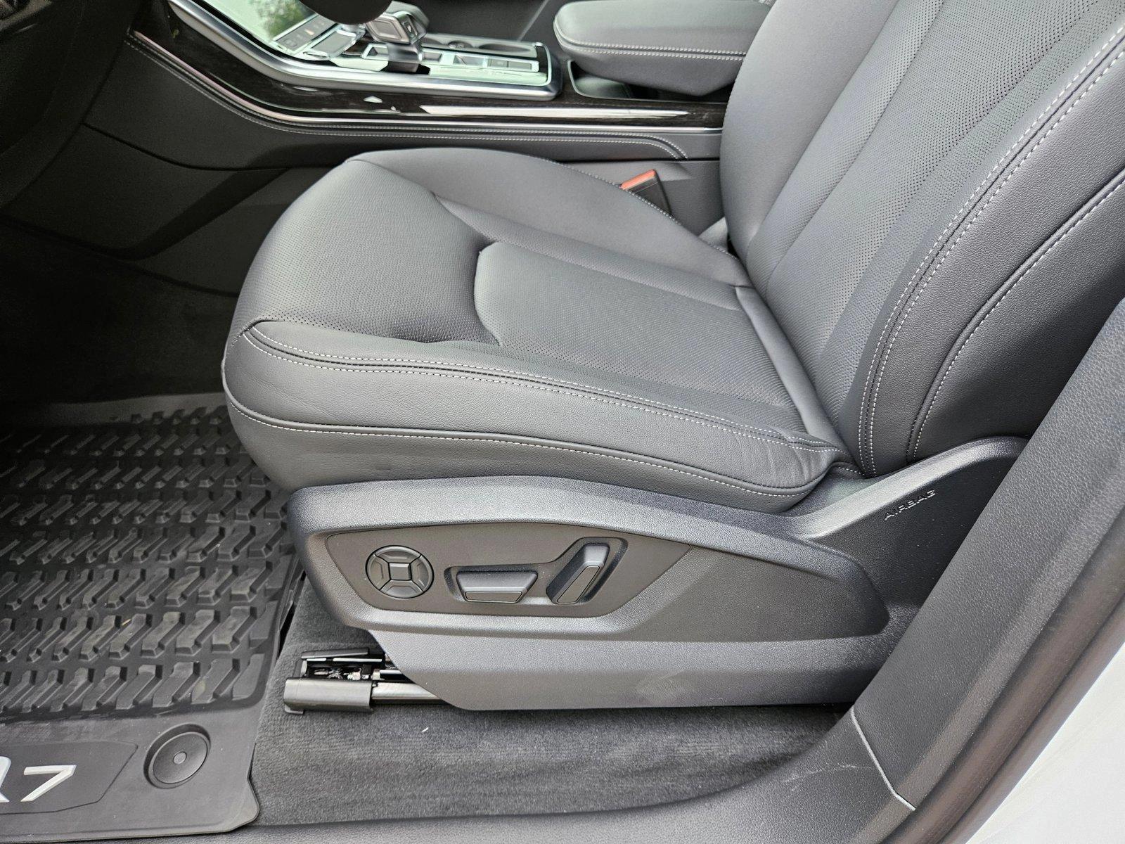 2025 Audi Q7 55 Premium Plus photo 4