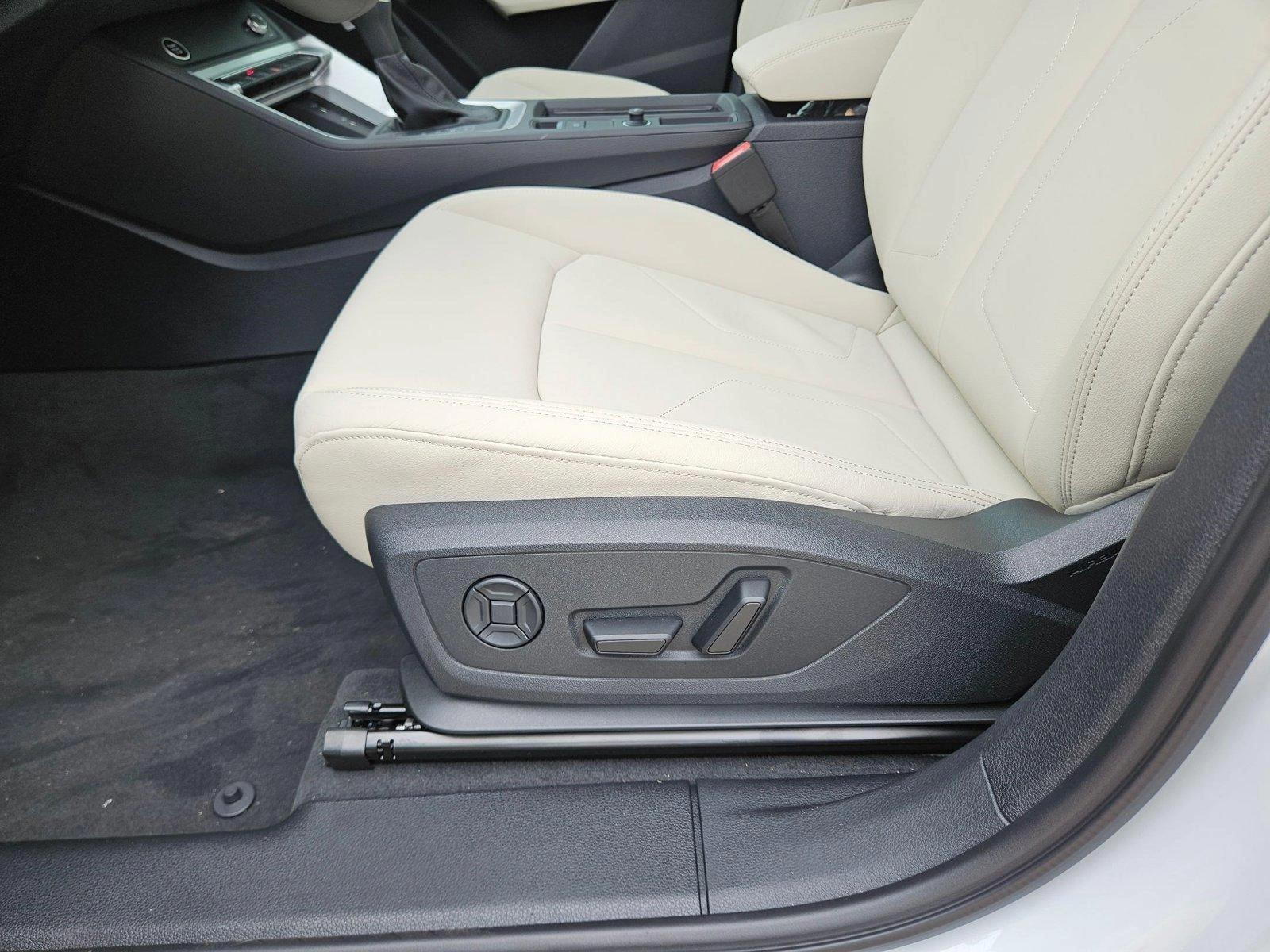 2025 Audi Q3 45 TFSI S line Premium photo 4