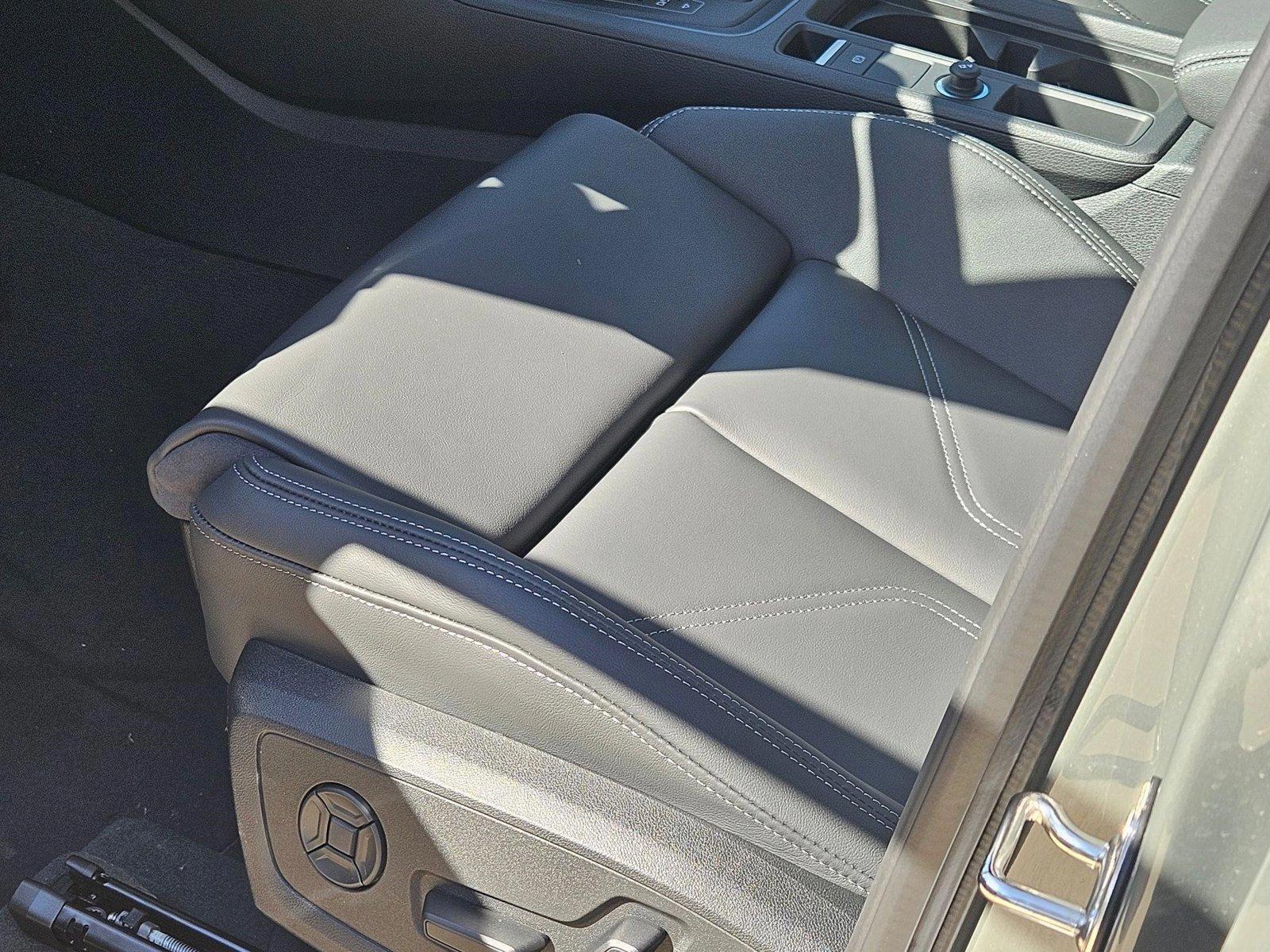 2025 Audi Q3 45 TFSI S line Premium photo 2