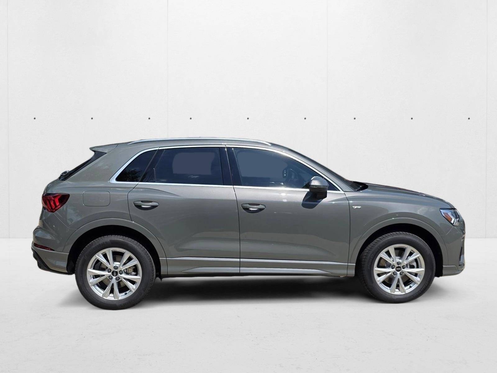 2025 Audi Q3 45 TFSI S line Premium photo 4