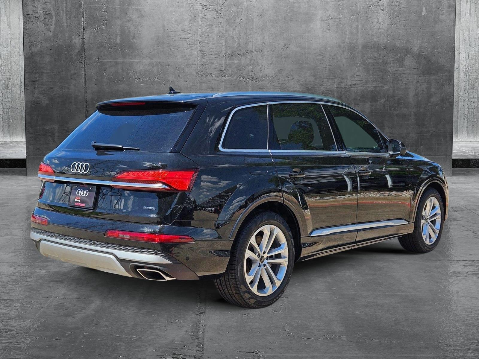 2025 Audi Q7 55 Premium Plus photo 2