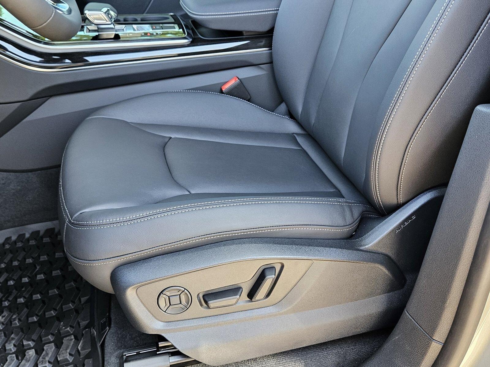 2025 Audi Q8 55 Premium photo 4