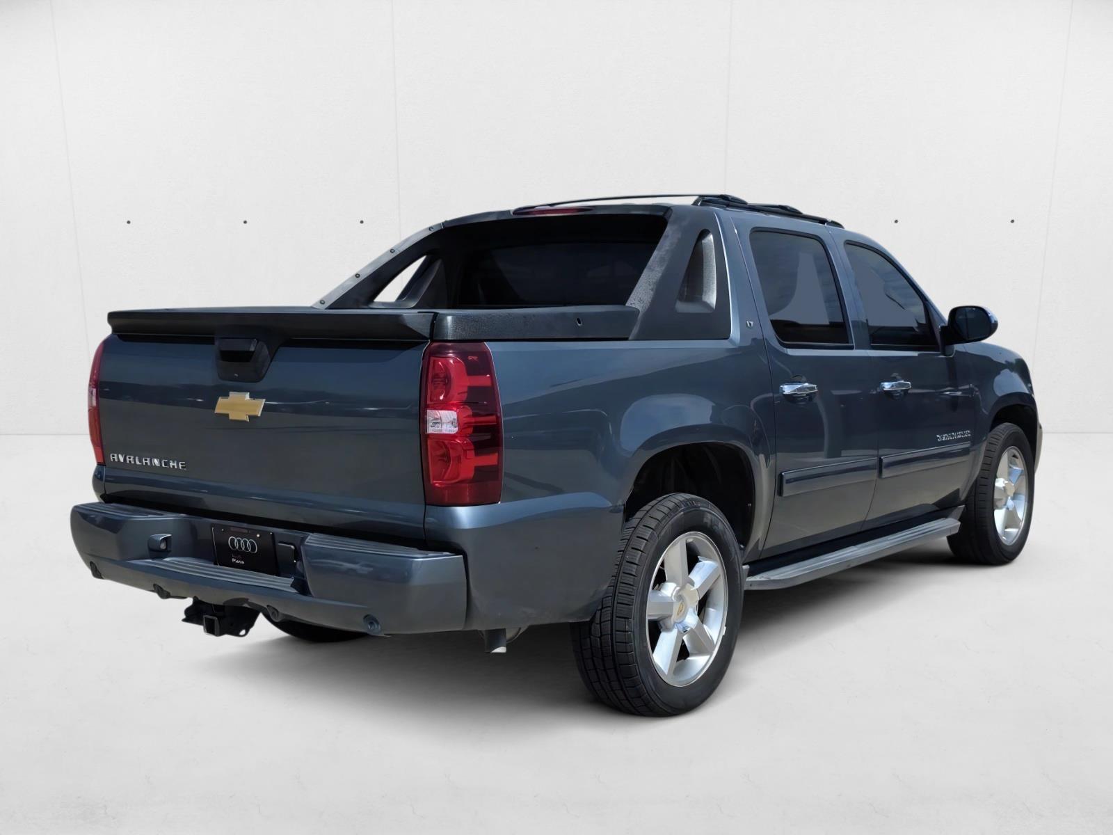 2012 Chevrolet Avalanche LT photo 3