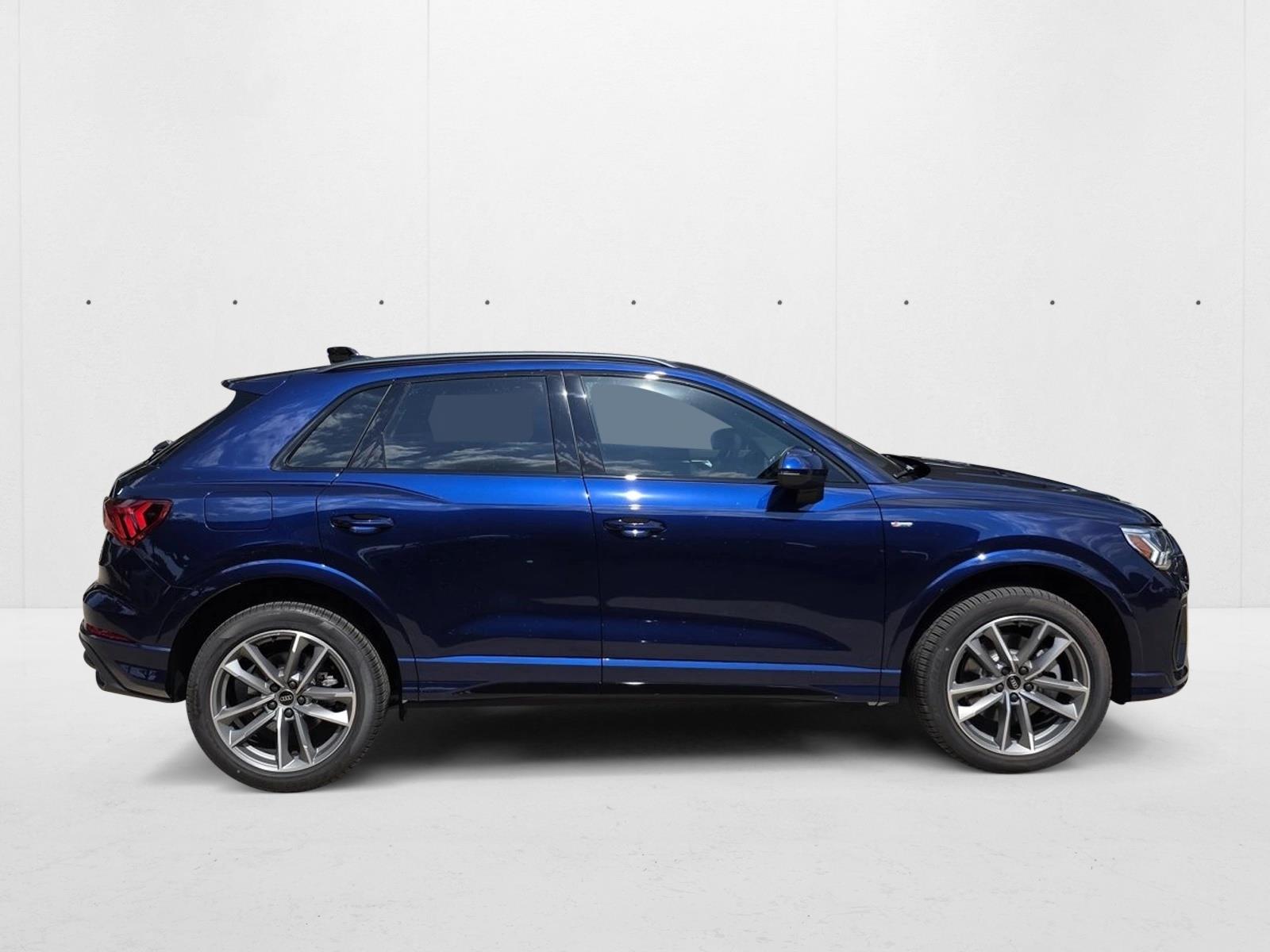 2025 Audi Q3 45 TFSI S line Premium photo 4