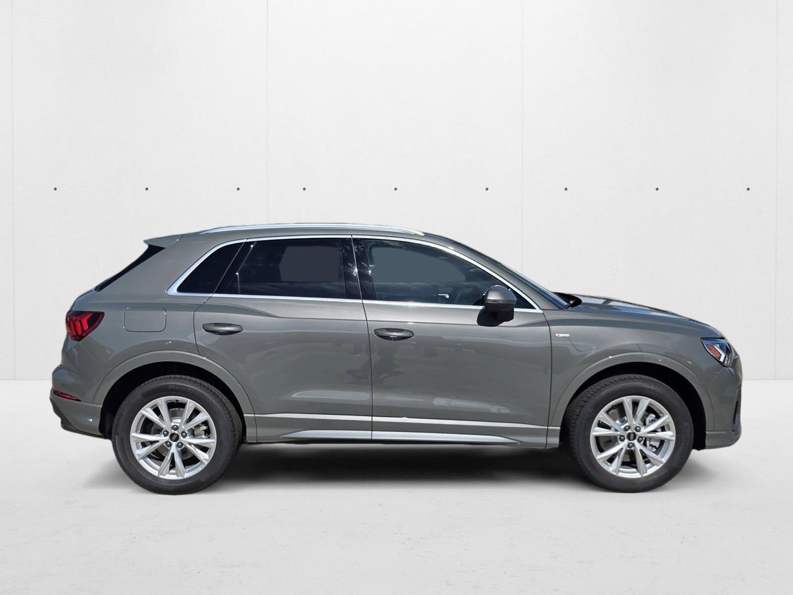 2025 Audi Q3 45 TFSI S line Premium photo 4