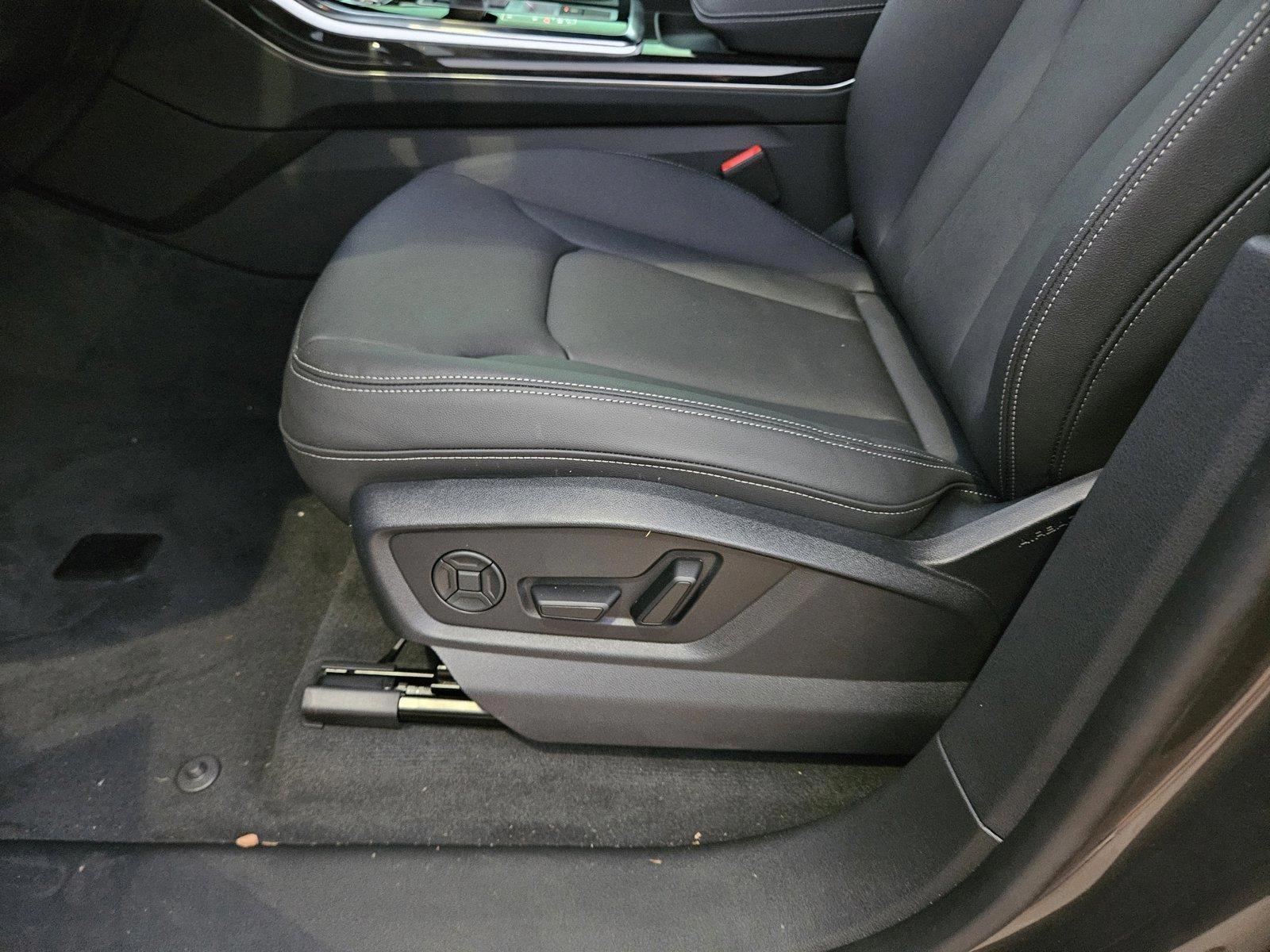 2025 Audi Q8 55 Premium photo 3