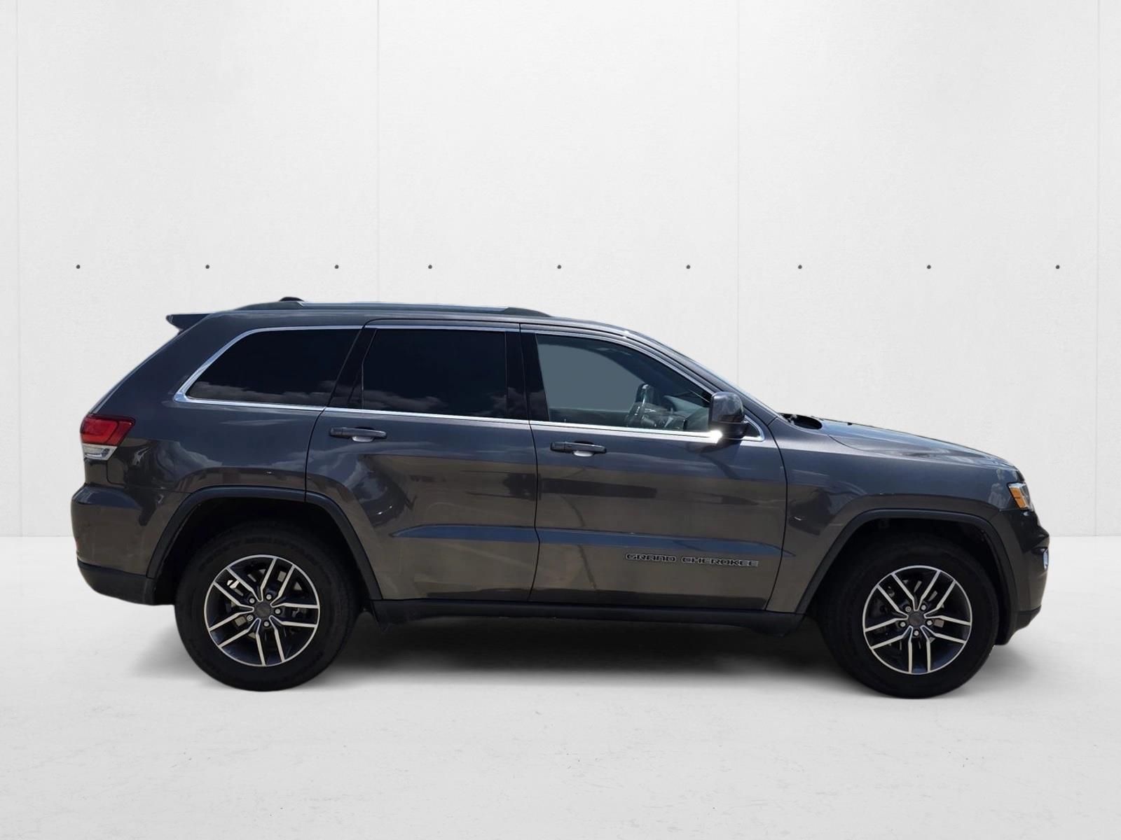 2020 Jeep Grand Cherokee Laredo E photo 2