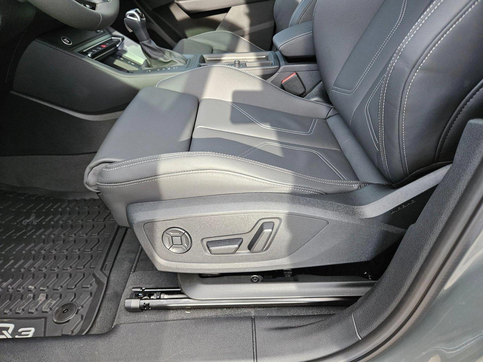 2025 Audi Q3 45 TFSI S line Premium photo 4
