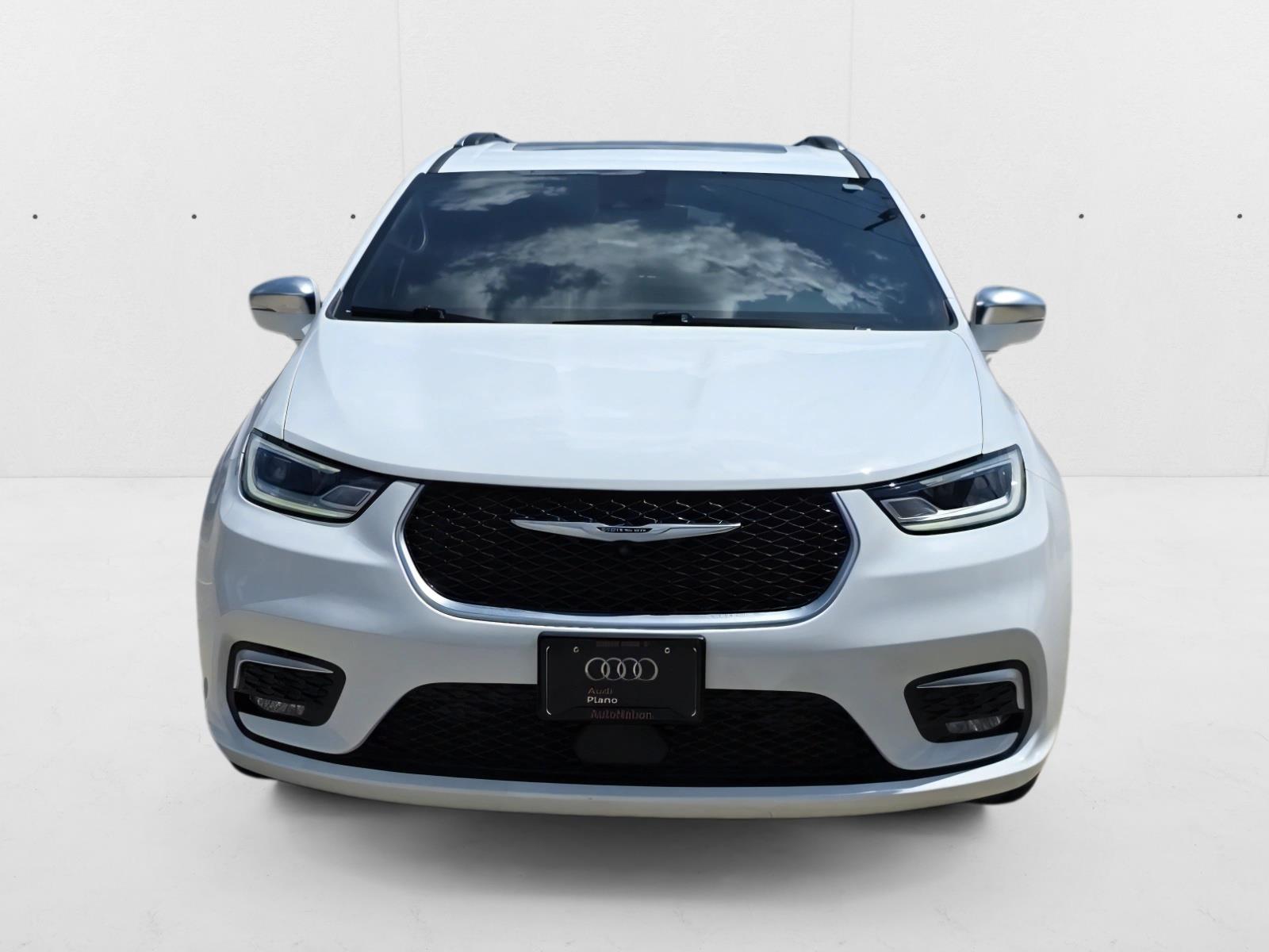 2024 Chrysler Pacifica Hybrid Pinnacle photo 2