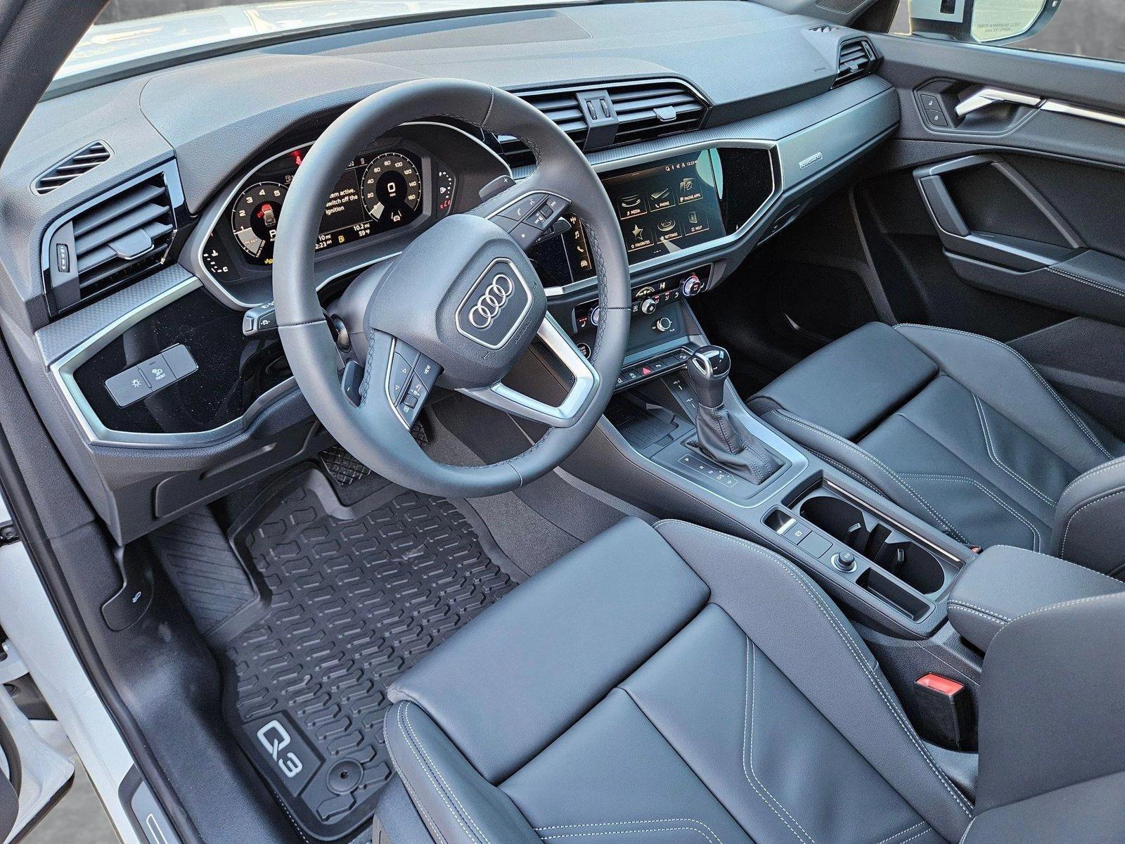 2025 Audi Q3 45 TFSI S line Premium photo 3