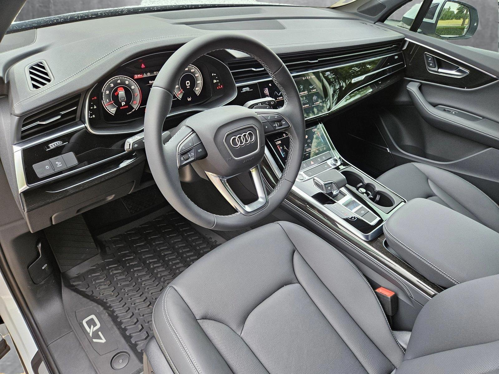 2025 Audi Q7 55 Premium Plus photo 3