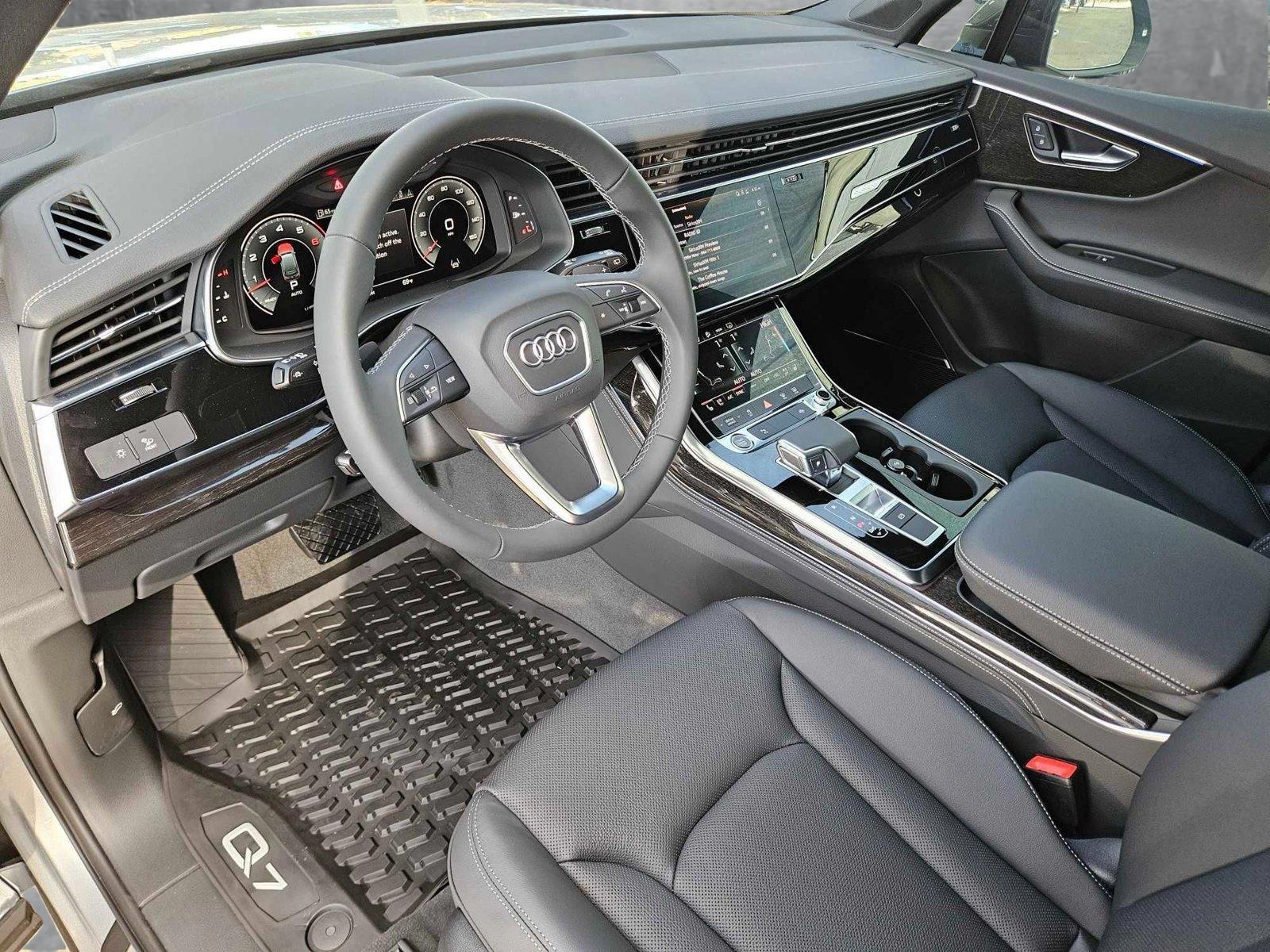 2025 Audi Q7 55 Premium Plus photo 3