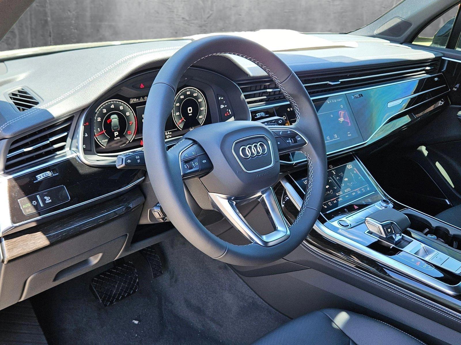 2025 Audi Q7 55 Premium Plus photo 3