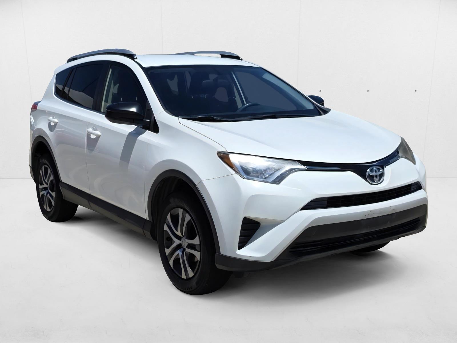 2016 Toyota RAV4 LE photo 3