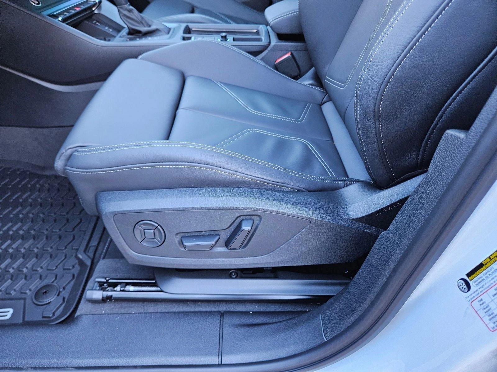2025 Audi Q3 45 TFSI S line Premium photo 4