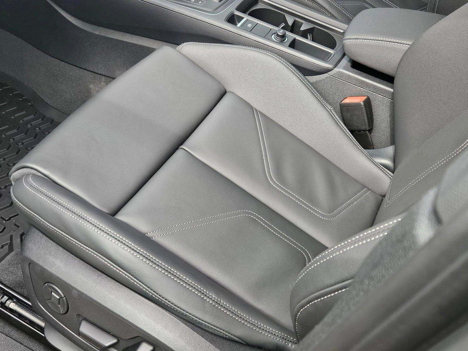 2025 Audi Q3 45 TFSI S line Premium photo 4