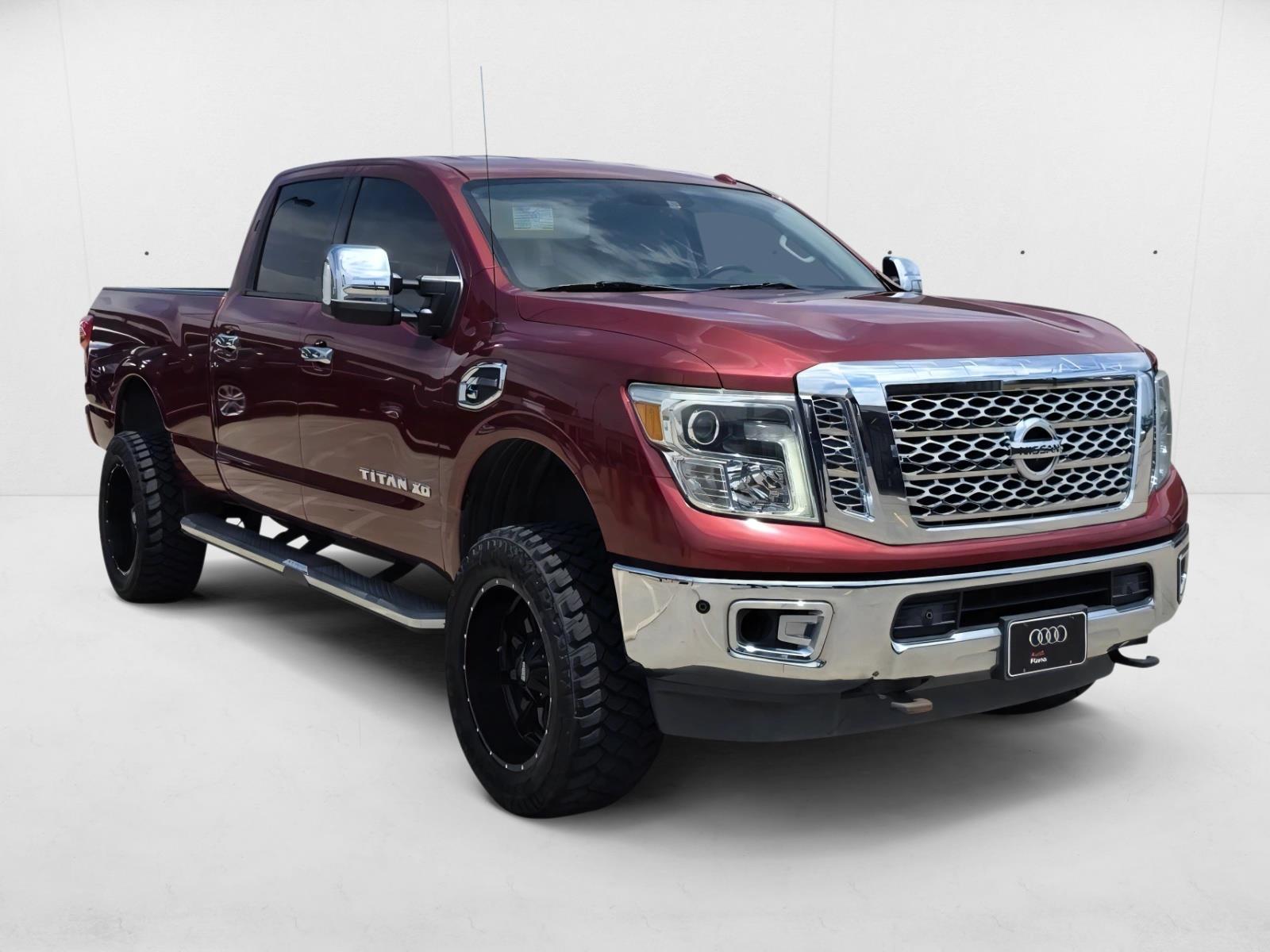 2017 Nissan Titan SL Crew Cab photo 3