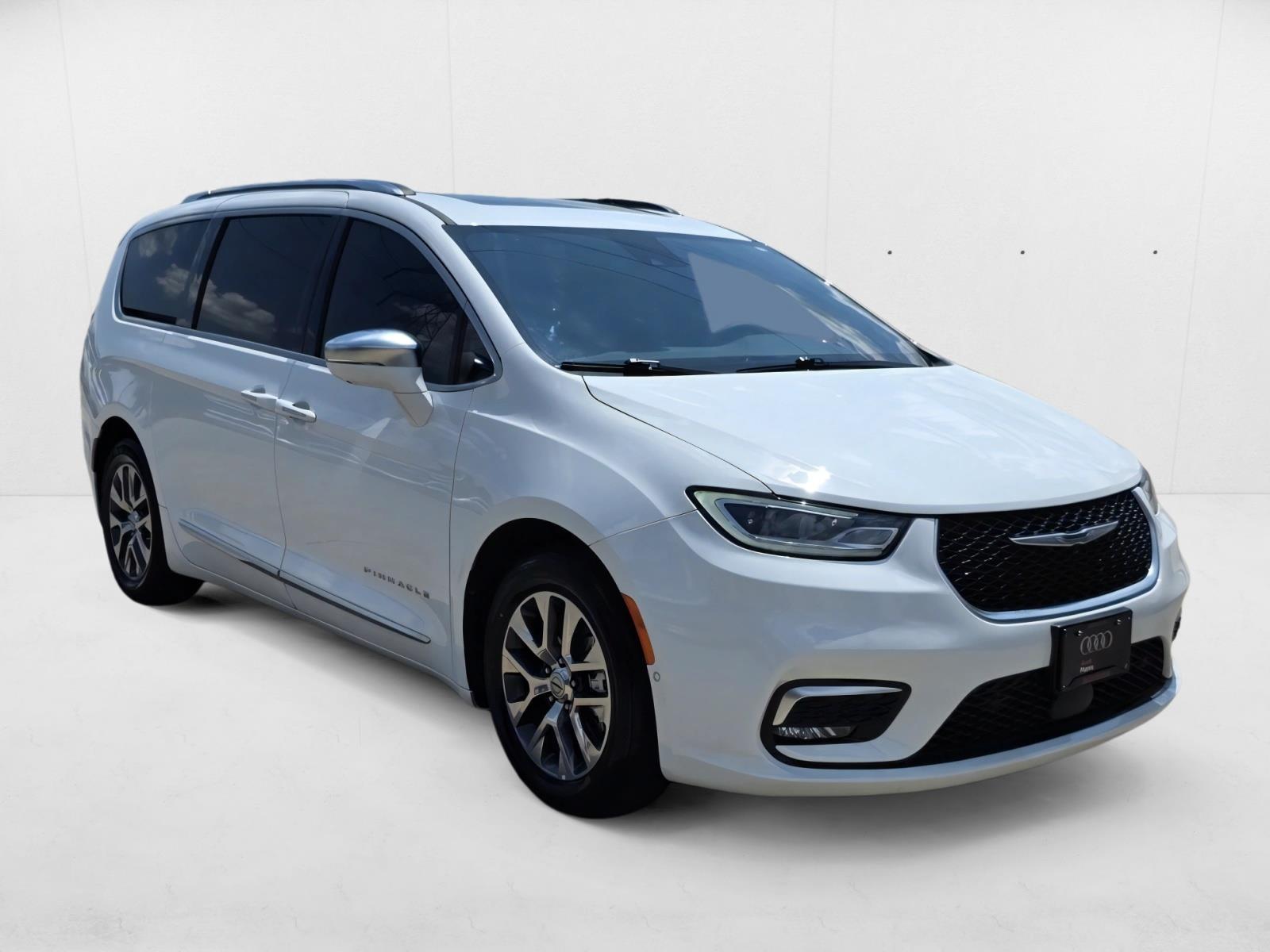 2024 Chrysler Pacifica Hybrid Pinnacle photo 3