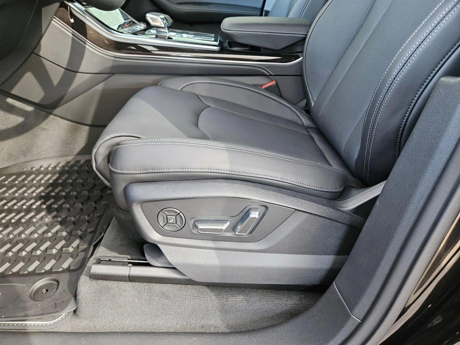 2025 Audi Q7 55 Prestige photo 3