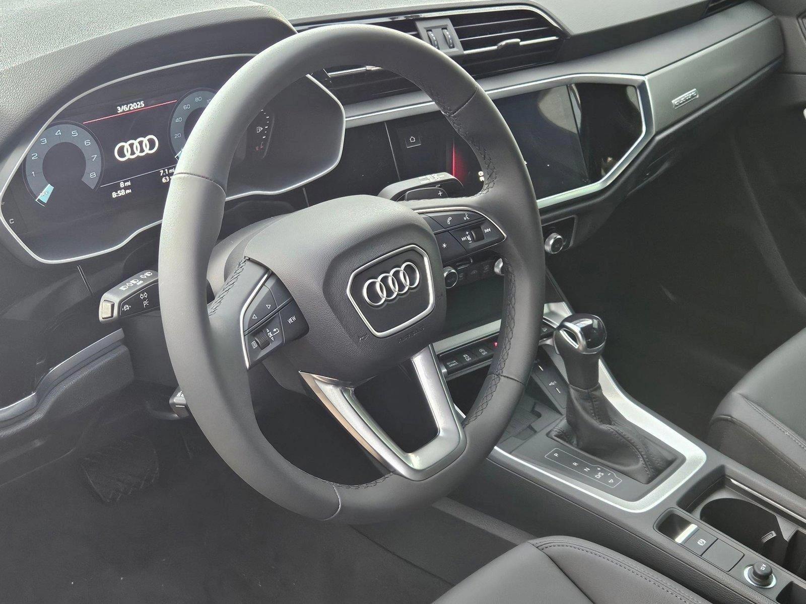 2025 Audi Q3 45 TFSI S line Premium photo 3