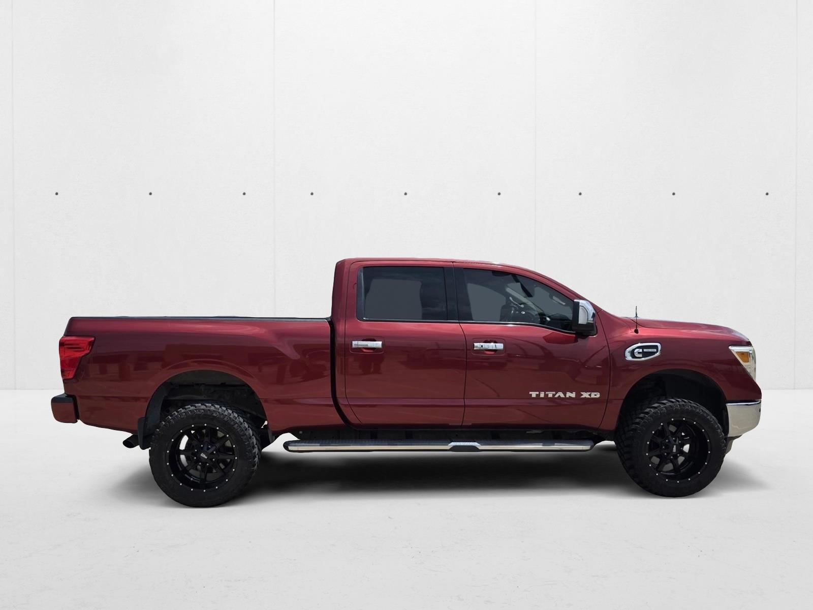 2017 Nissan Titan SL Crew Cab photo 4