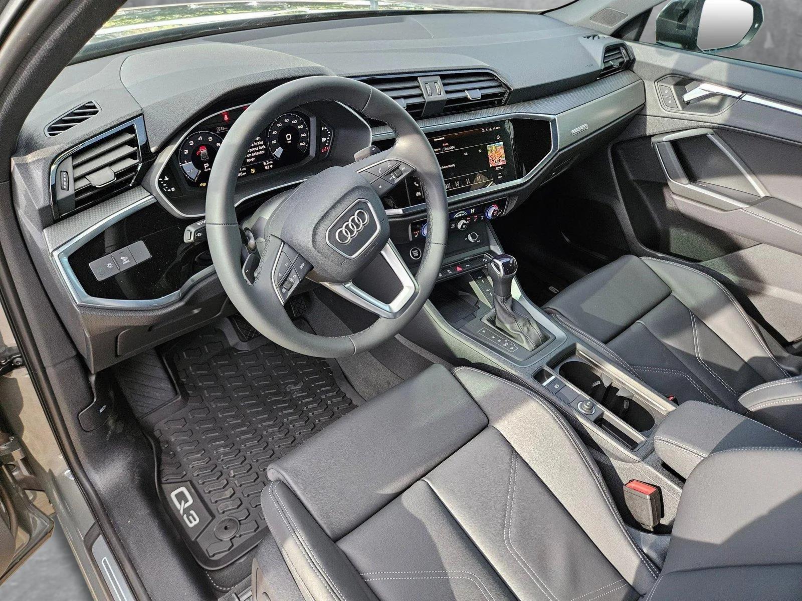 2025 Audi Q3 45 TFSI S line Premium photo 3
