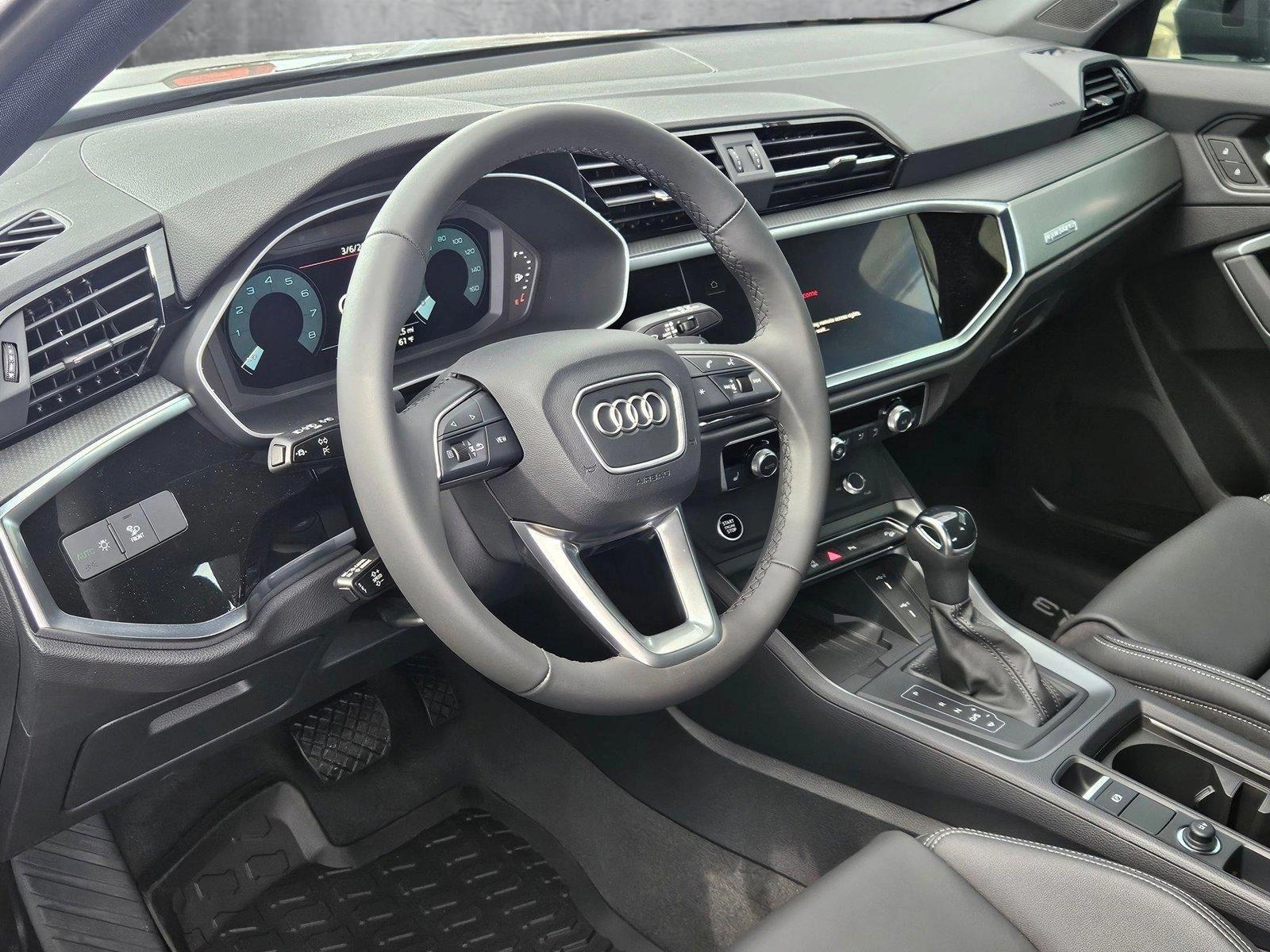 2025 Audi Q3 45 TFSI S line Premium photo 3