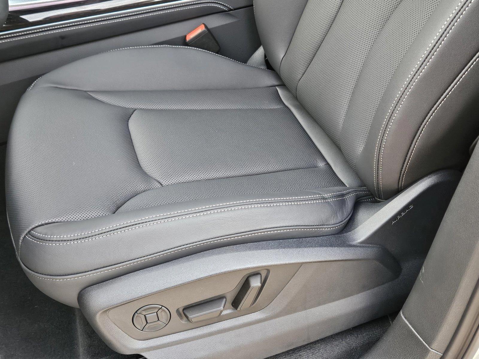 2025 Audi Q7 55 Premium Plus photo 4