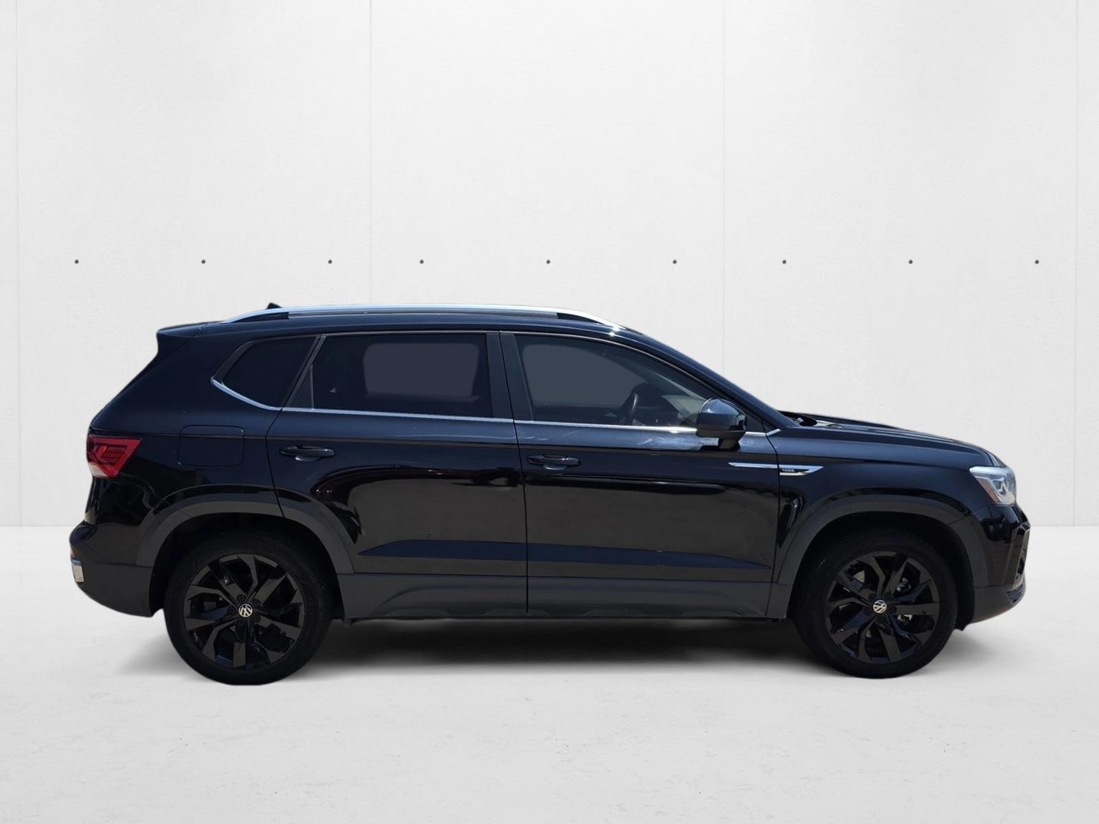 2022 Volkswagen Taos SEL photo 4