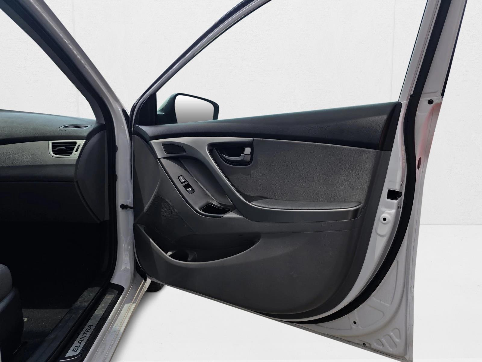 2015 Hyundai Elantra Sport photo 4