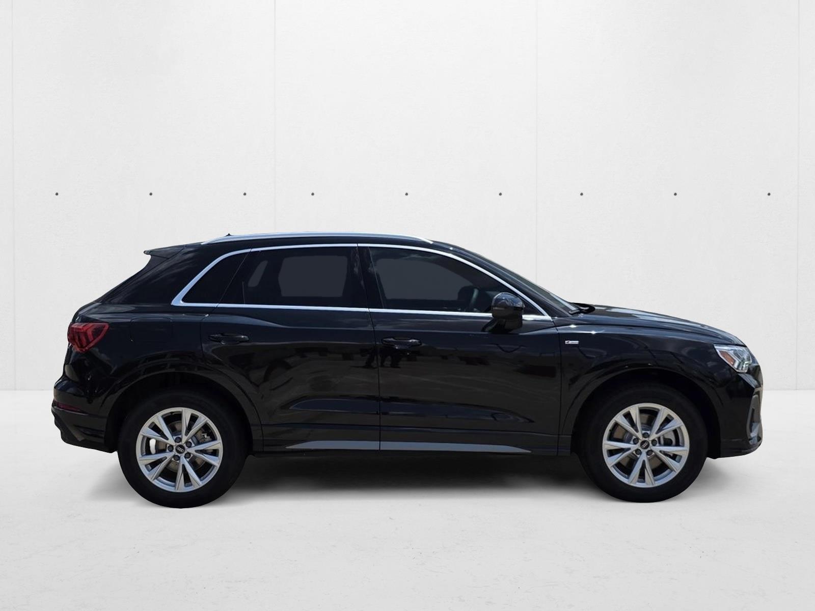 2025 Audi Q3 45 TFSI S line Premium photo 4