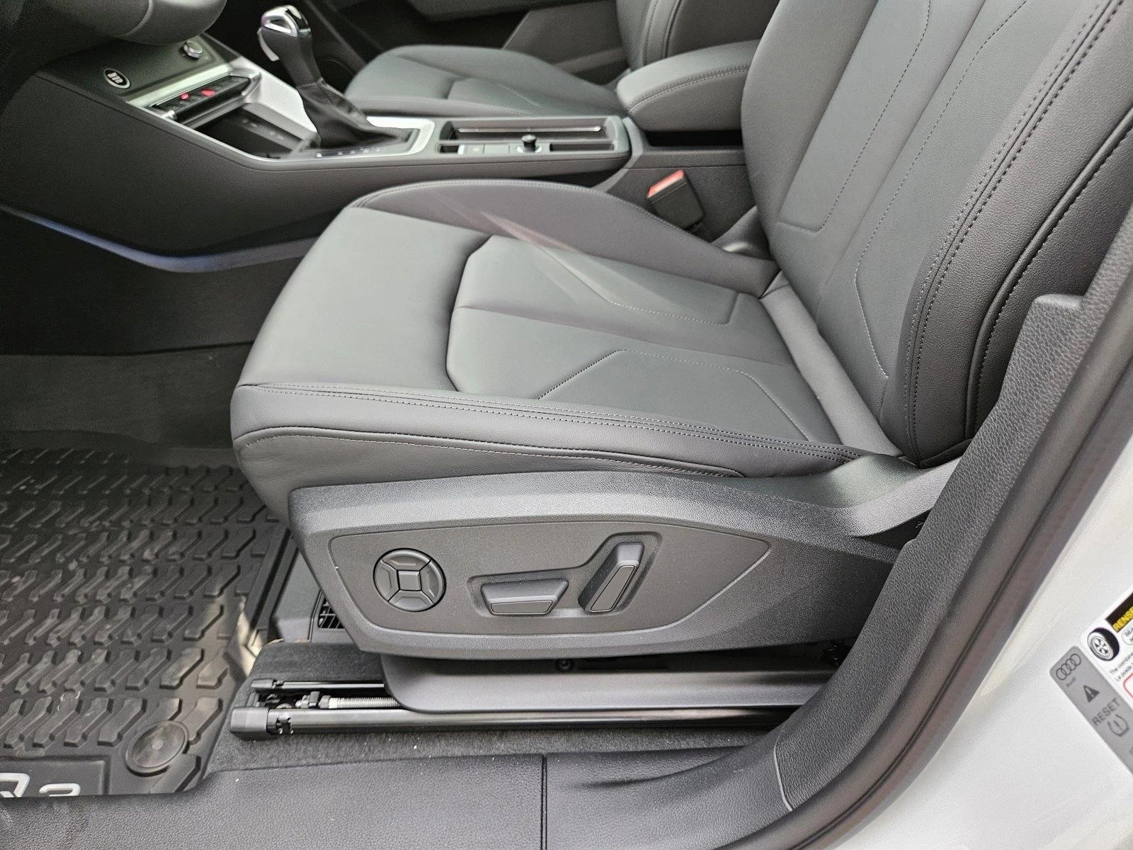 2024 Audi Q3 S line Premium Plus photo 3