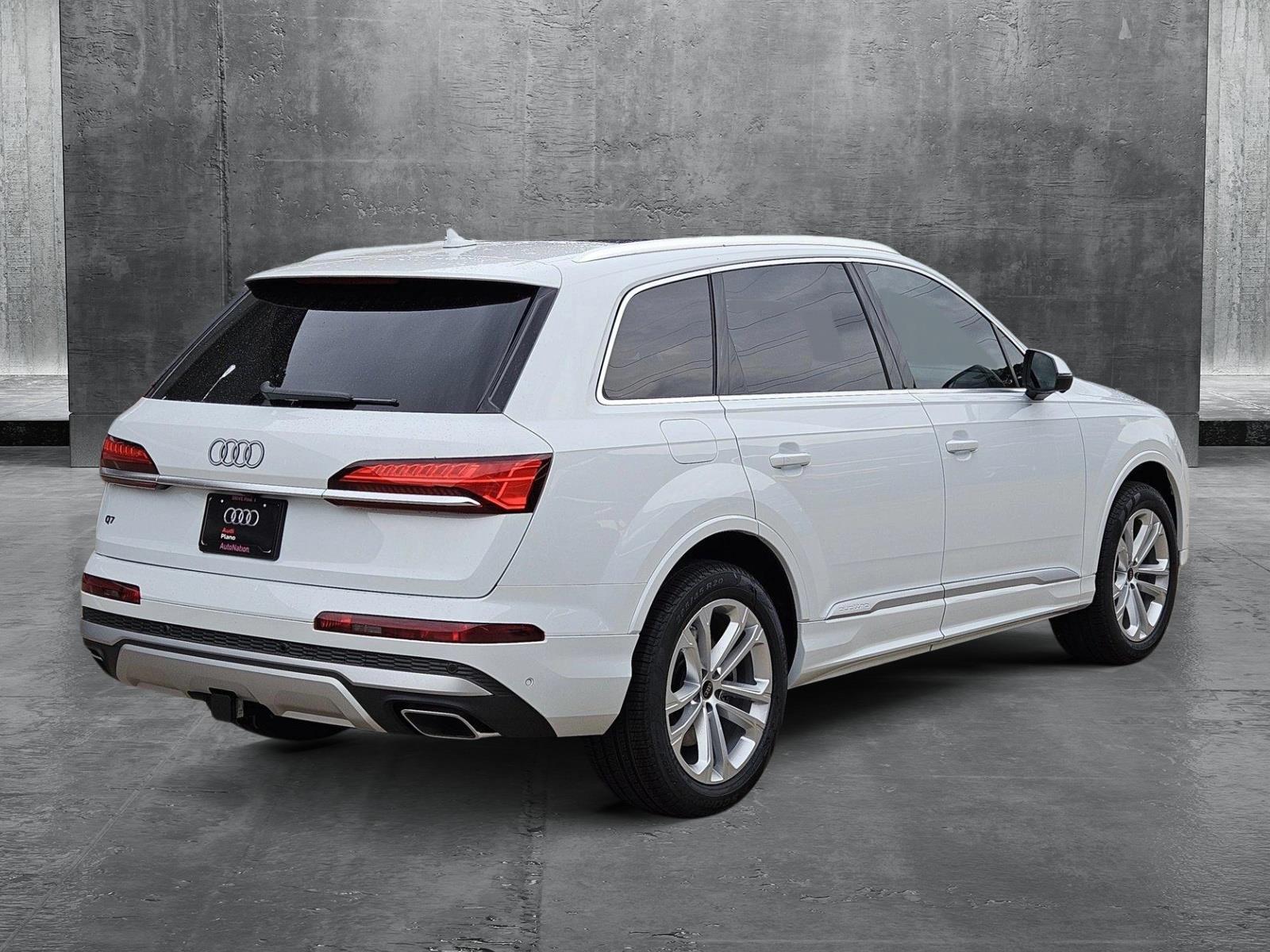 2025 Audi Q7 55 Premium Plus photo 2