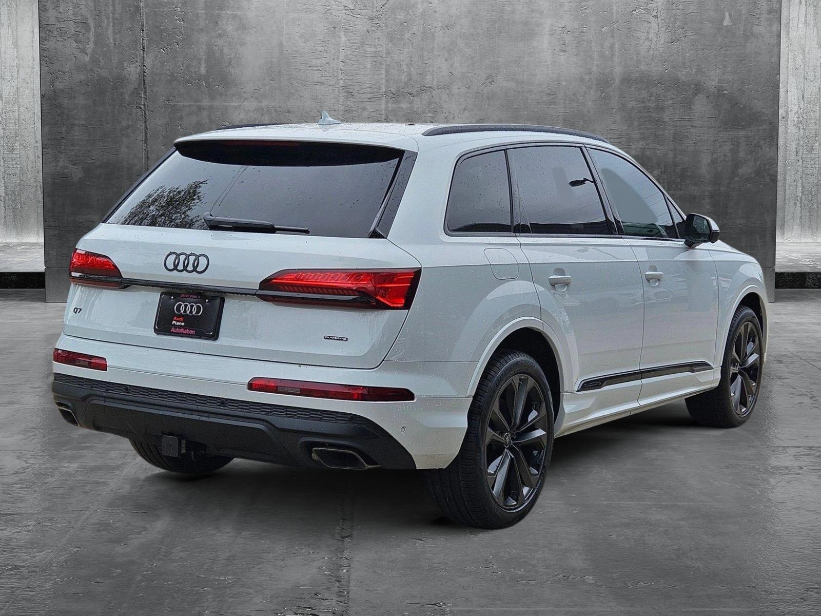 2025 Audi Q7 55 Premium Plus photo 2