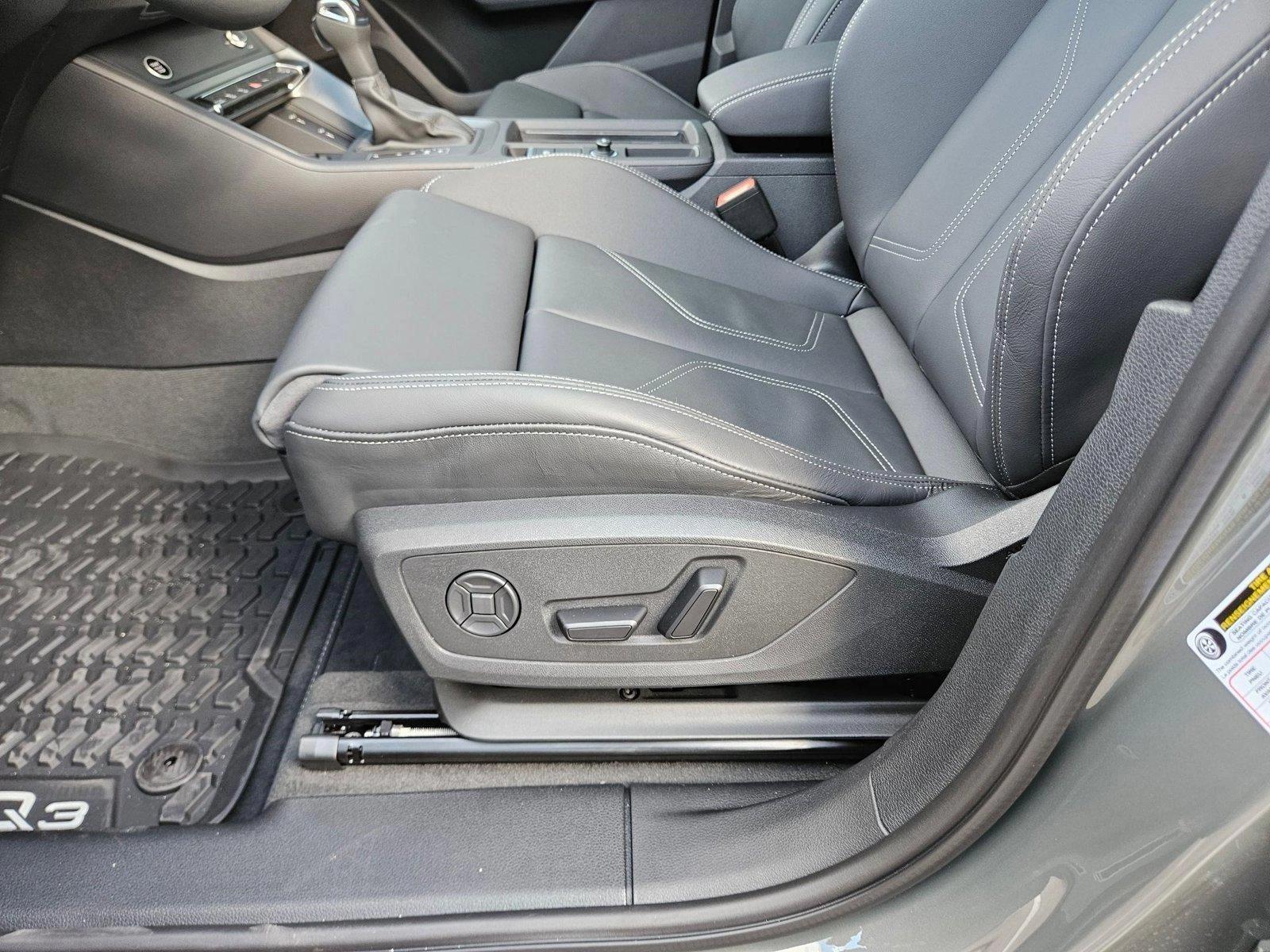 2025 Audi Q3 45 TFSI S line Premium photo 4