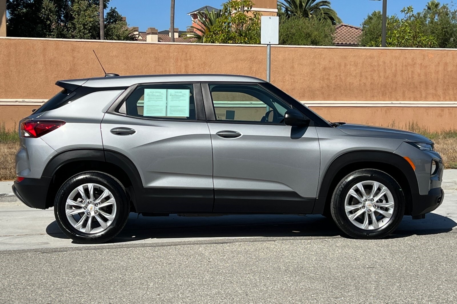 2023 Chevrolet Trailblazer LS photo 3