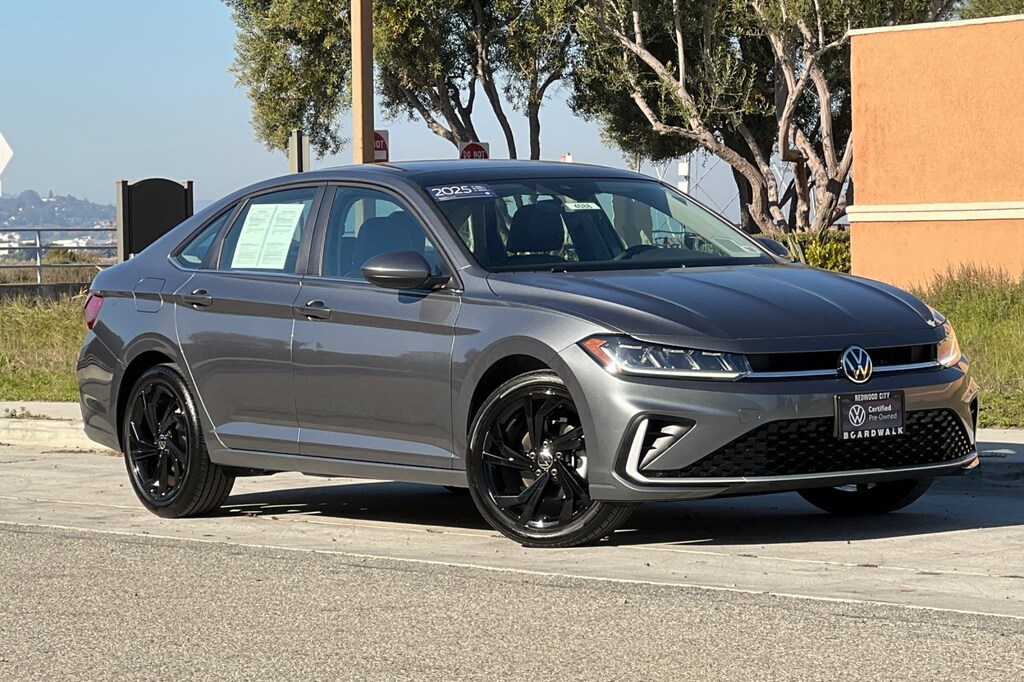 Certified 2025 Volkswagen Jetta 1.5T SE Sedan