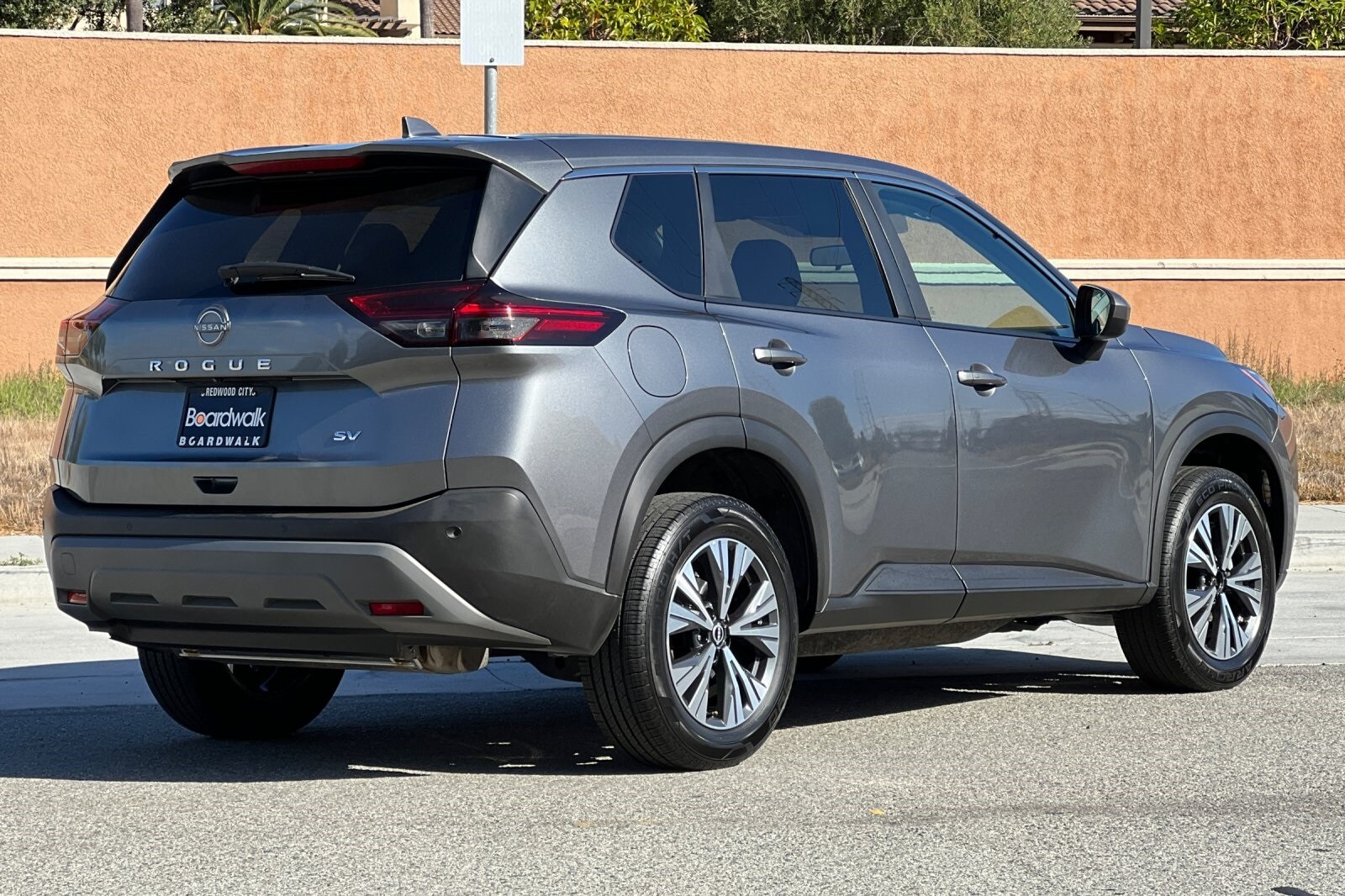 2023 Nissan Rogue SV photo 3